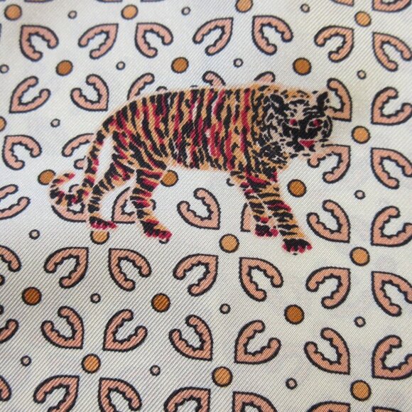 NWT J.Crew Petite Silk-twill Button-up Shirt in Dusty Ivory Roaming Tigers 8P - Picture 3 of 4